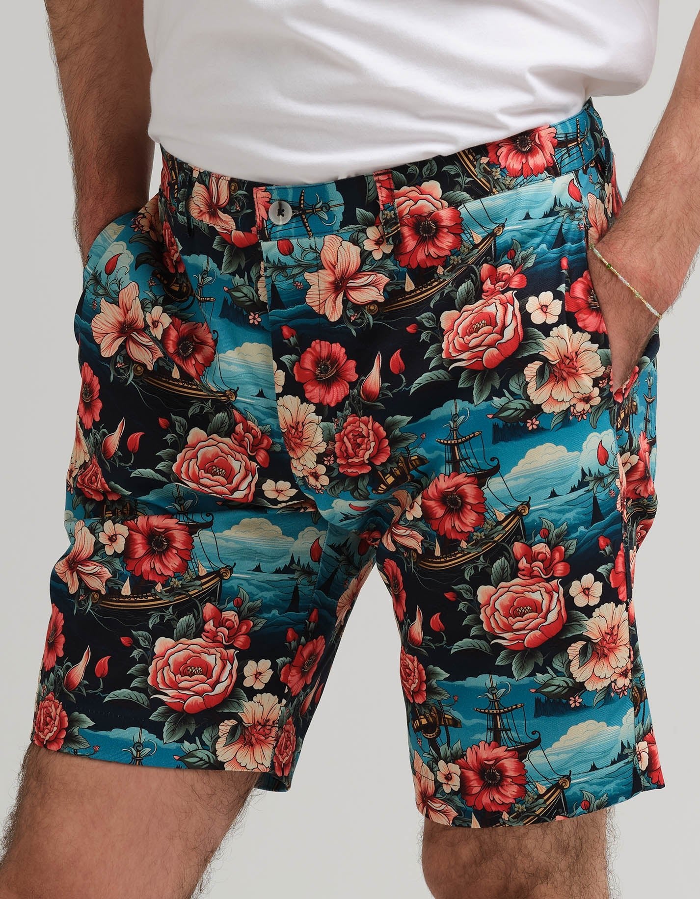 Compra pantalones cortos con estampado de flores náuticas