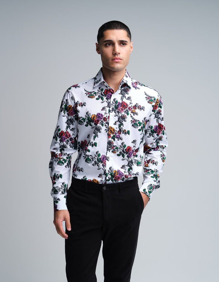 Camisa de flores pintadas