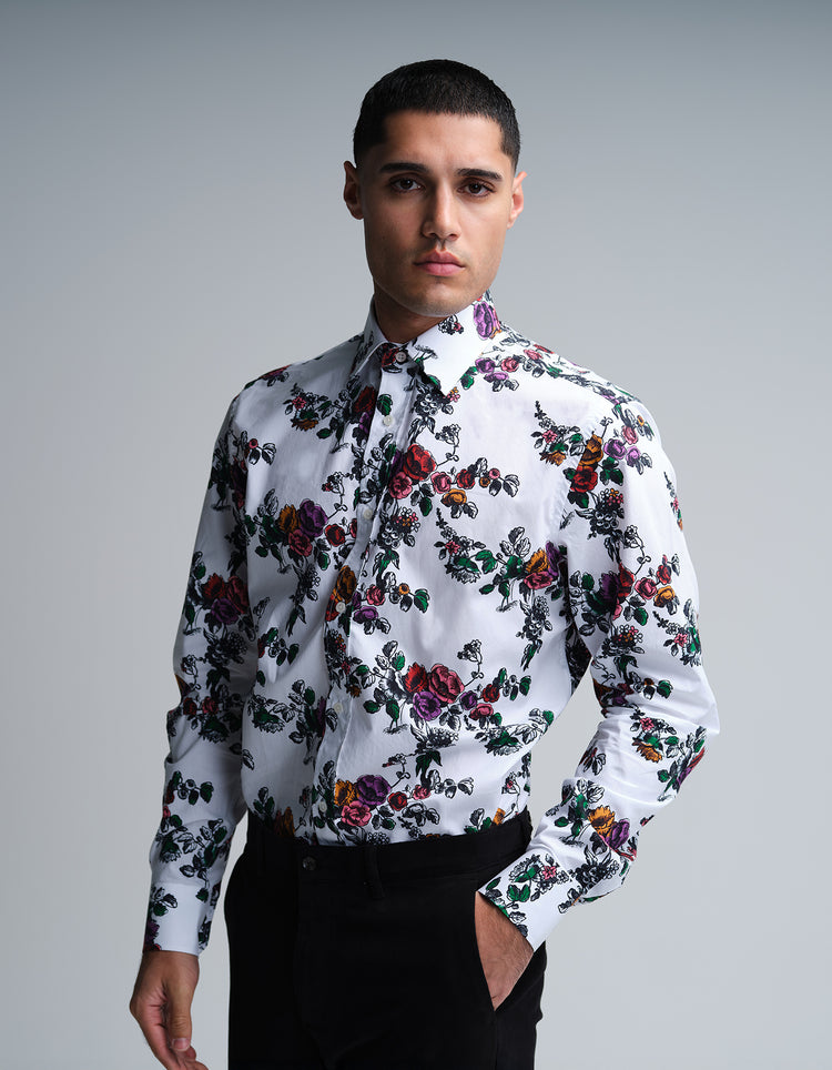 Camisa de flores pintadas